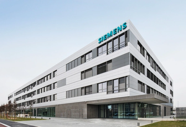 Apply for Siemens Scholarships for First-Year Engineering Students - Flow Card Image